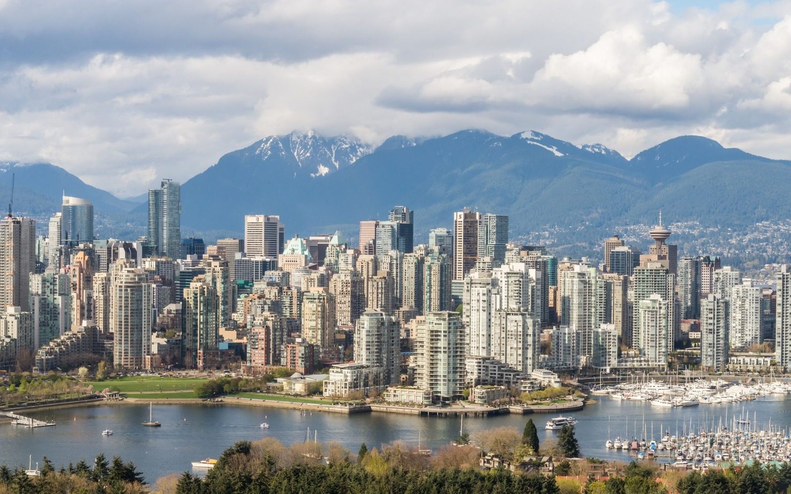 Vancouver, British Columbia: custom hockey jerseys delivered to local teams