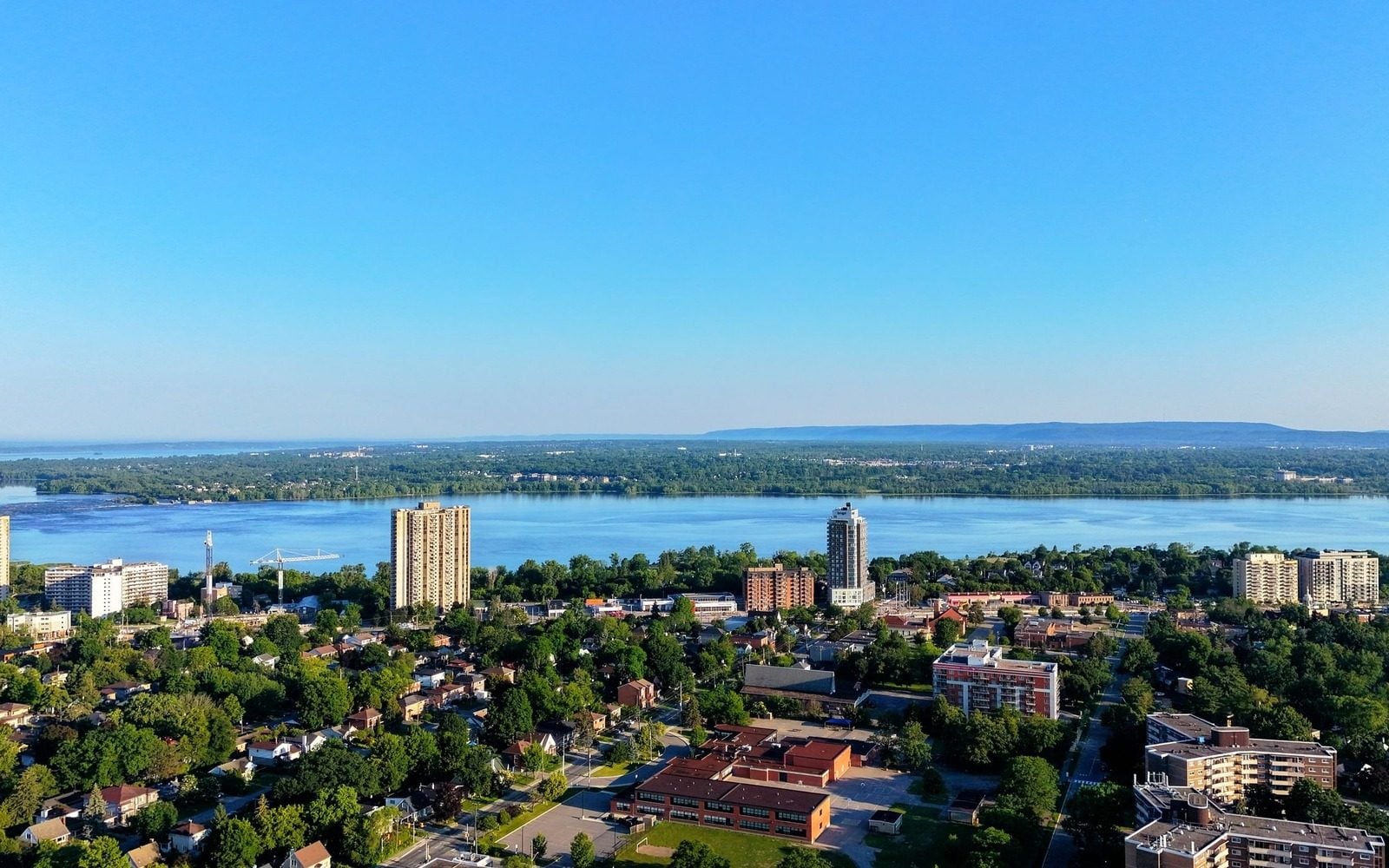 Hamilton, Ontario : chandails de hockey personnalisés livrés aux équipes locales