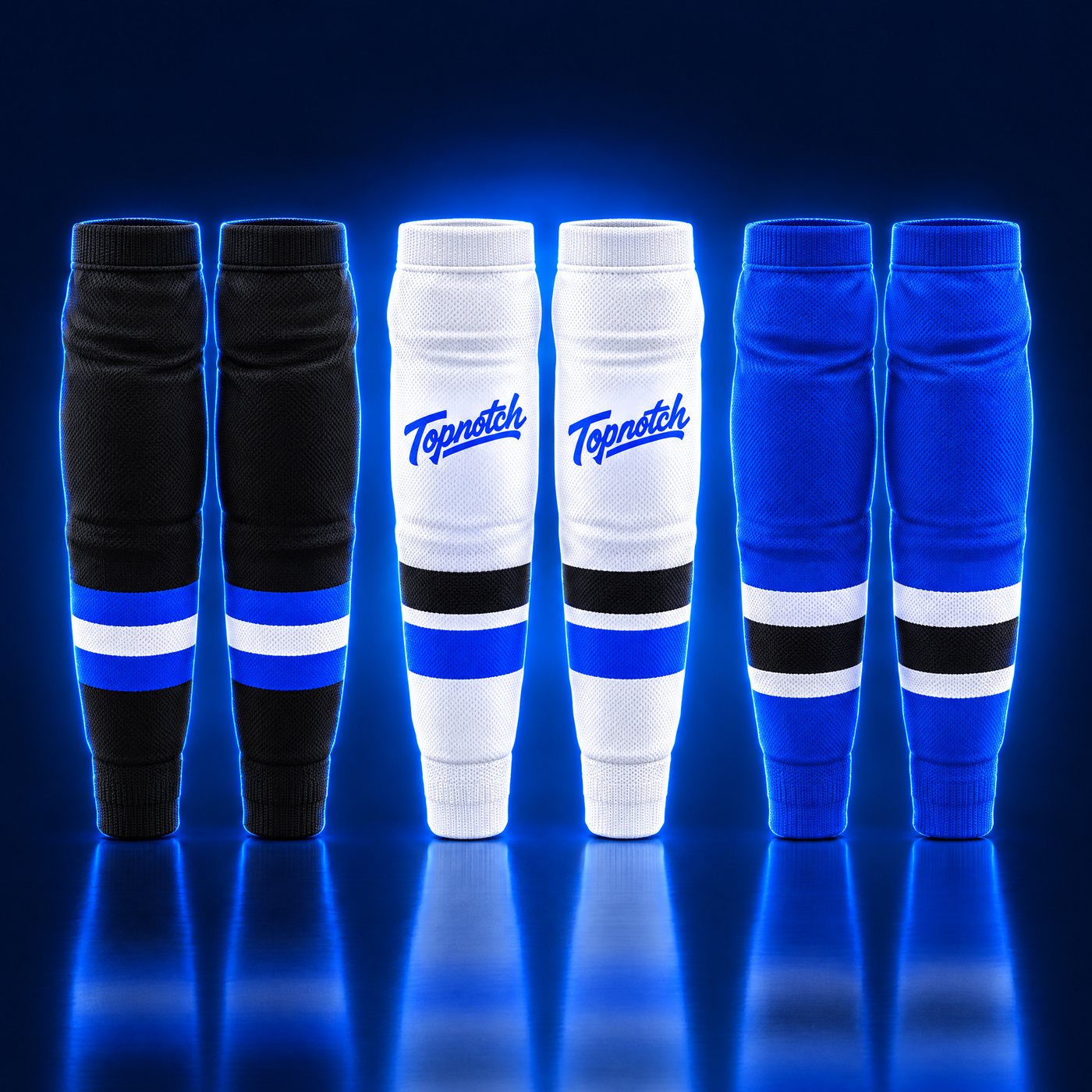 Exemple de design : trois paires de bas de hockey sublimés en noir, blanc et bleu électrique