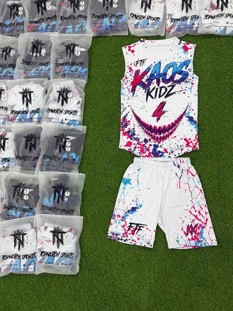 Kaos Kids, une commande d'uniforme personnalisé Top Notch Kaos Kids, une commande d'uniforme personnalisé Top Notch