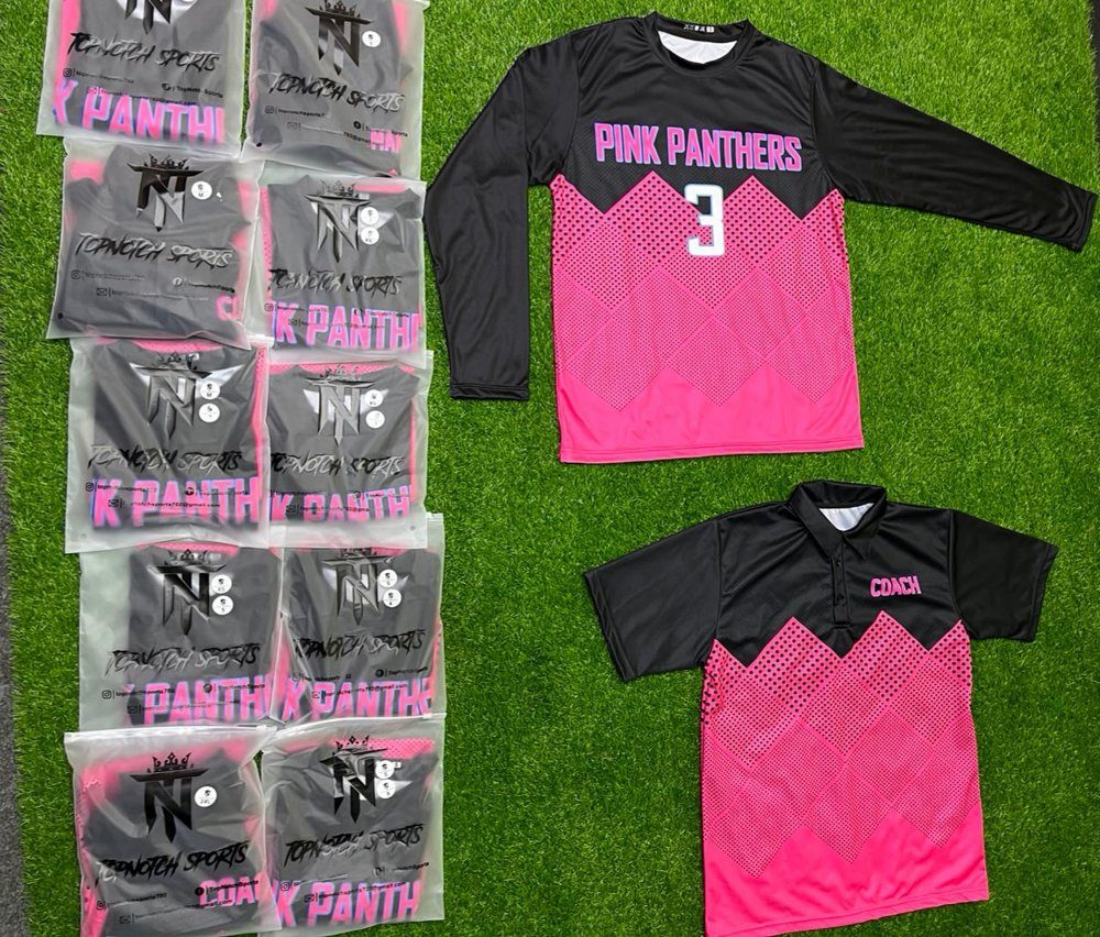 Pink Panthers, une commande d'uniforme personnalisé Top Notch Pink Panthers, une commande d'uniforme personnalisé Top Notch